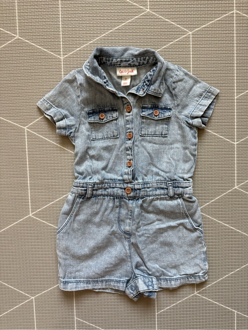 Cat & Jack|Baby girl/toddler Light Blue Denim Romper,button down•short sleeve 2T